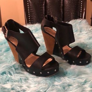 Vince Camuto  Matta Leather Platform Sandals